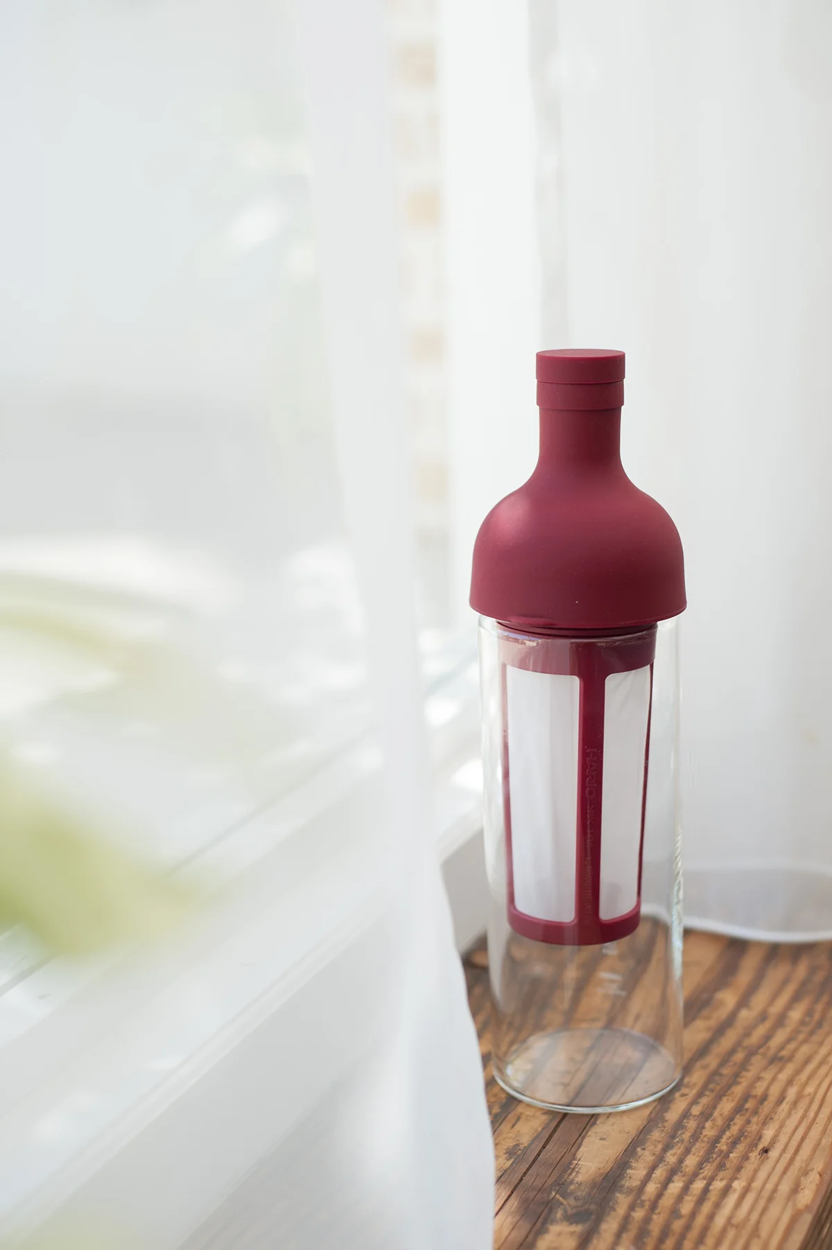 Hario Cold Brew Coffee Filter in Bottle (Cranberry Red) - Image 3