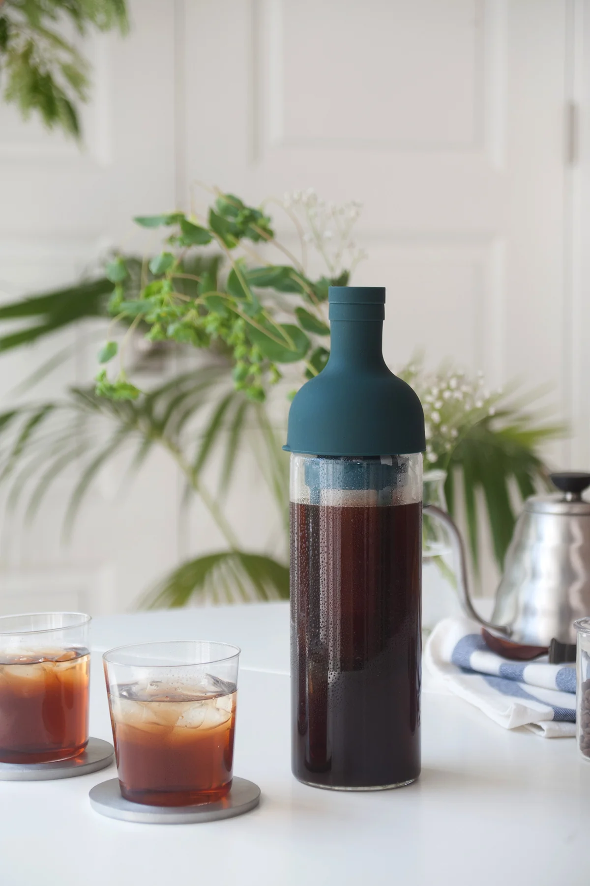 Hario Cold Brew Coffee Filter in Bottle (Deep Teal) - Image 2