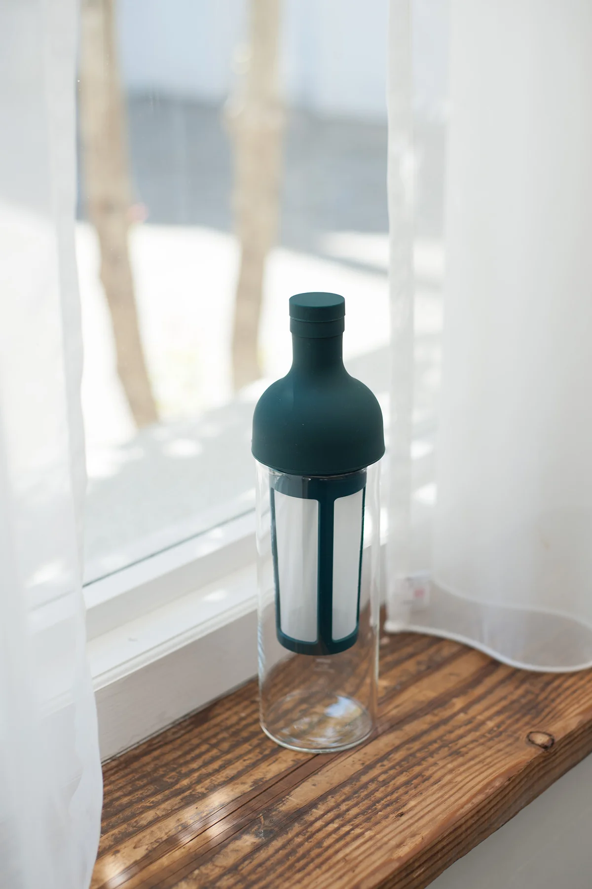 Hario Cold Brew Coffee Filter in Bottle (Deep Teal) - Image 3