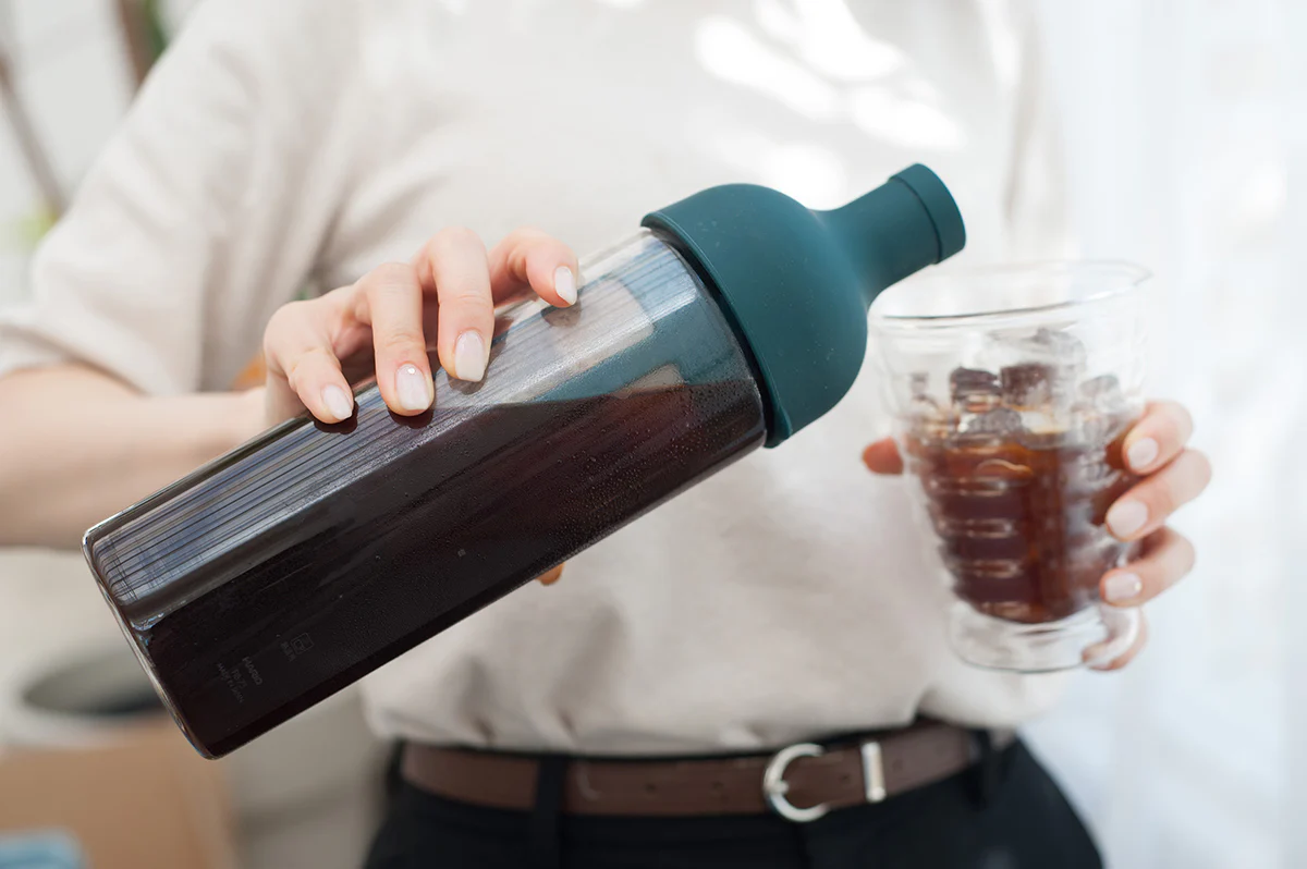 Hario Cold Brew Coffee Filter in Bottle (Deep Teal) - Image 5