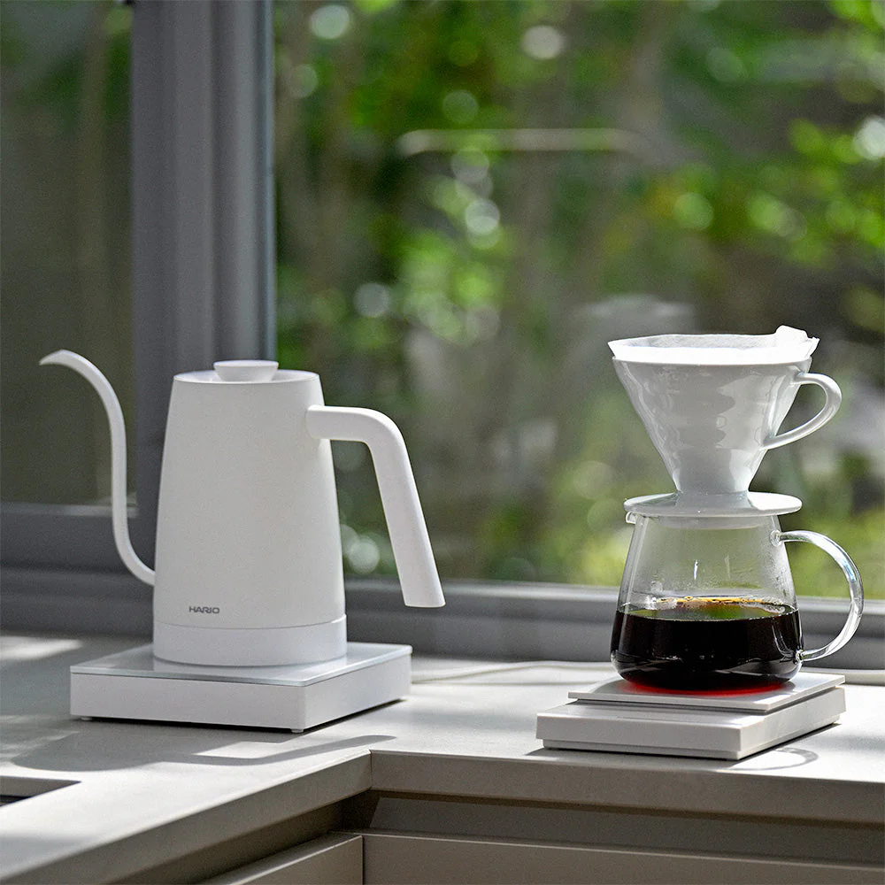 Hario Lyra Electric Coffee Drip Kettle (800ml) - White - Image 3